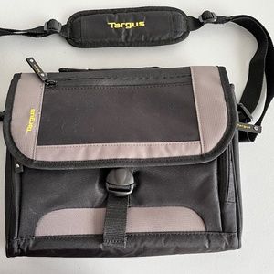 Targus laptop case/sleeve